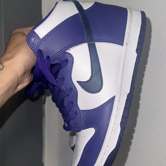 Nike - Picture 3 of 3